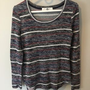 U-Neck long sleeve striped shirt